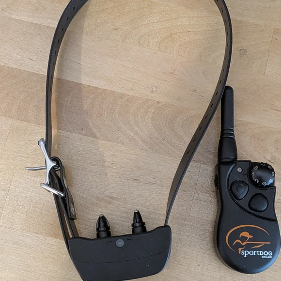 SportDOG Black Dog Training Collar and Remote - Picture 1 of 3